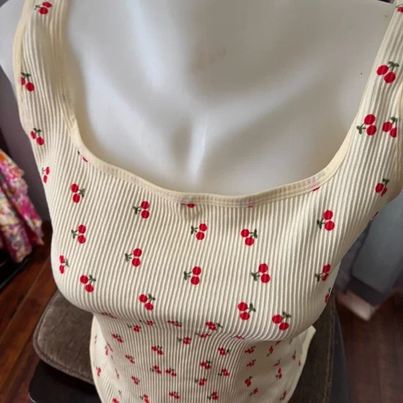 Cherry Print Ribbed Tank Top - Picture 3 of 6